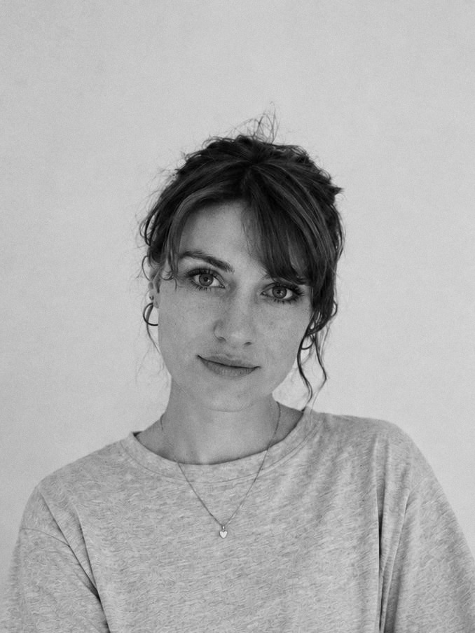 Portrait d'Ellisa, fondatrice et praticienne de Crescens Massage Studio.